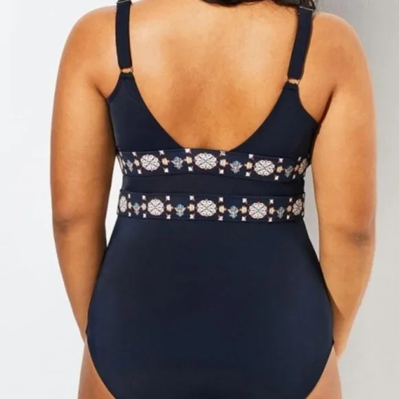 Meet.Curve One-Piece Swimsuit - Picture 2 of 9